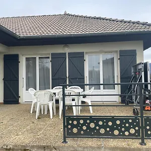 Villas Entiere, 6 Pl,3 Ch , Parking Prive , Climatise , Chatte France